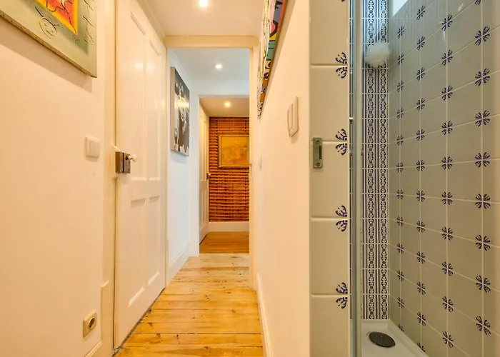 بيت ضيافة Adore Portugal *